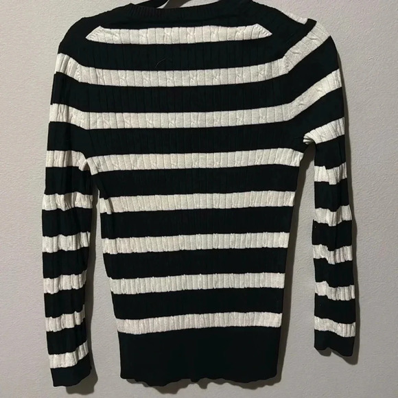 Tommy Hilfiger Cotton Knit Vneck Sweater - Medium. Excellent condition. - Picture 7 of 8
